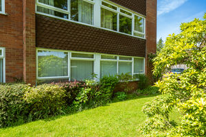 GROUND FLOOR FRONT LOCATION- click for photo gallery